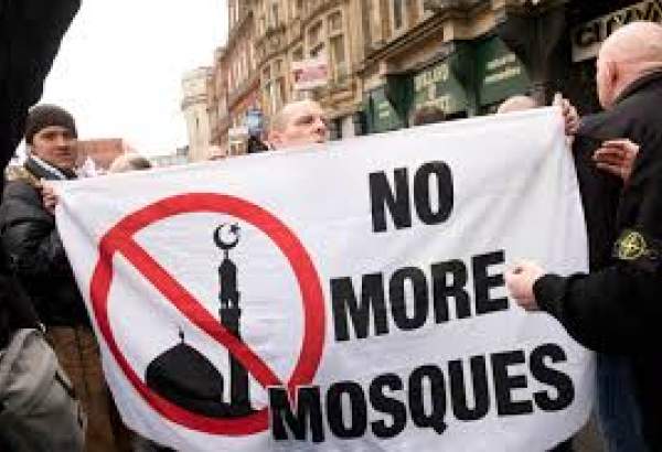 US lawmakers call on Facebook to ban anti-Muslim bias