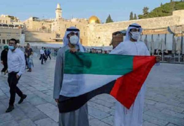 Les Palestiniens accueillent les touristes émiratis et bahreïnis avec des chaussures Page première