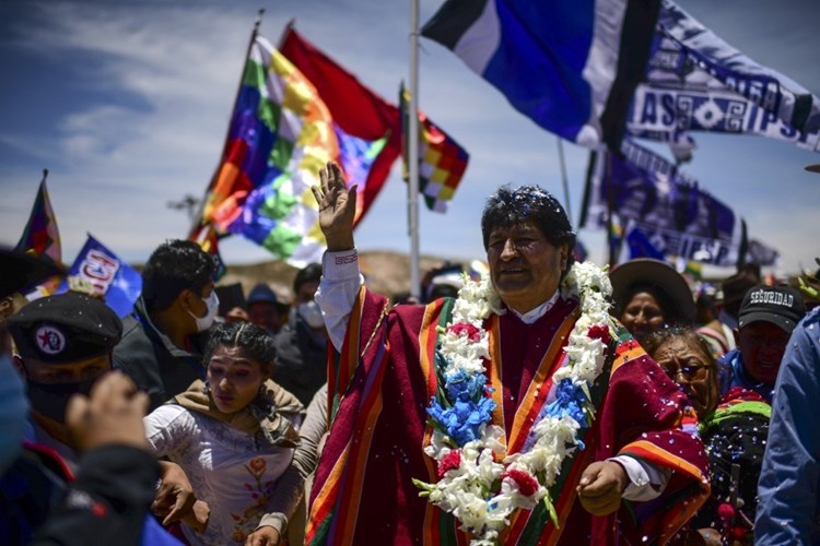 احتفالات شعبية في بوليفيا بعودة موراليس
