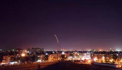 الدفاعات الجوية السورية تتصدى لعدوان "إسرائيلي"فجر الجمعة بريف حماه