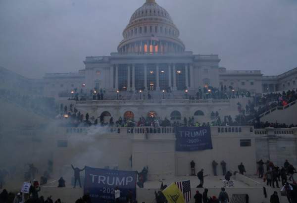 روزنامه فرانسوی:‌ نفَس دموکراسی در آمریکا به شماره افتاده است