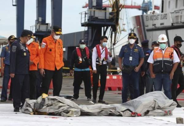 کشف بخش‌هایی از اجساد سرنشینان هواپیمای مسافربری اندونزی
