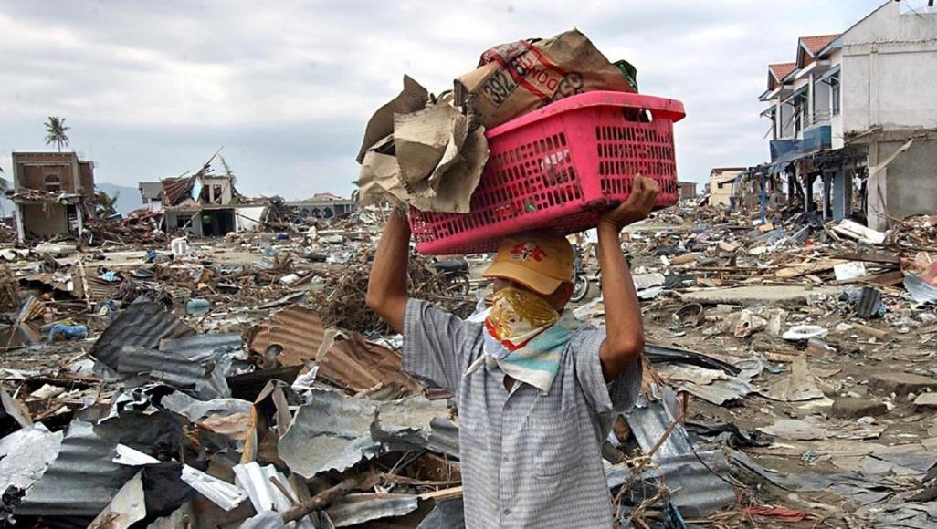 عشرات القتلى ومئات الجرحى جراء زلزال ضرب إندونيسيا