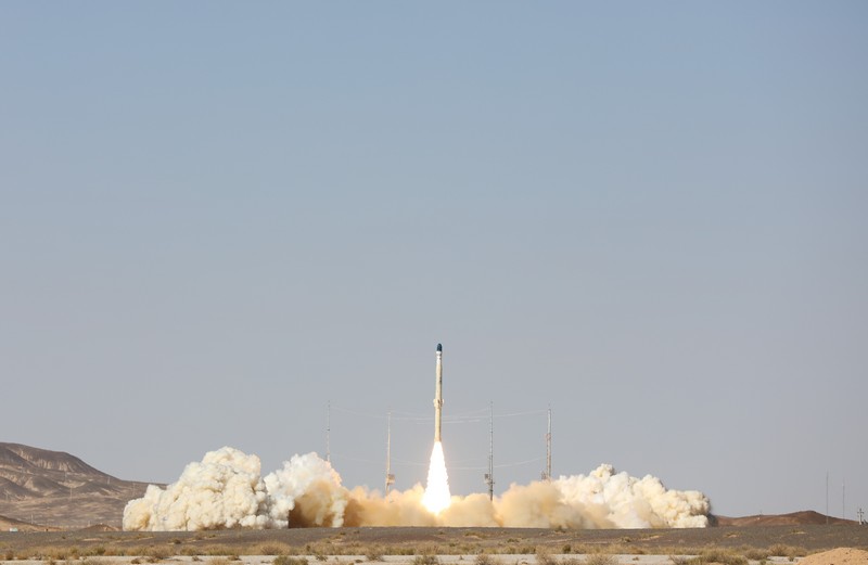 ايران تنجح باطلاق صاروخ حامل للاقمار الصناعية يعمل على الوقود الصلب  