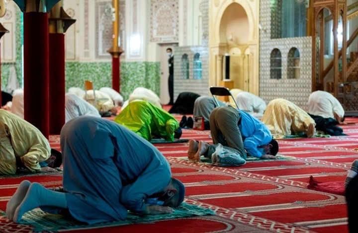 هولندا تحارب الحريات المدنية للمسلمين