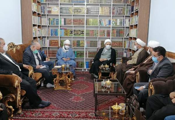 Secretary General of World Forum for Proximity of Islamic Schools of Thought met with the Friday prayer leader of Ravansar on the first day of his three-day visit to Kermanshah Province. (photo)
