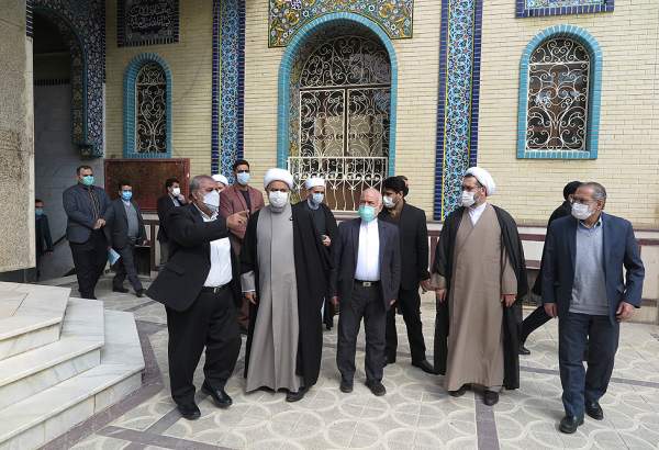 Hujjat ul-islam val-moslemin Shahriari visite la grande mosquée shafite