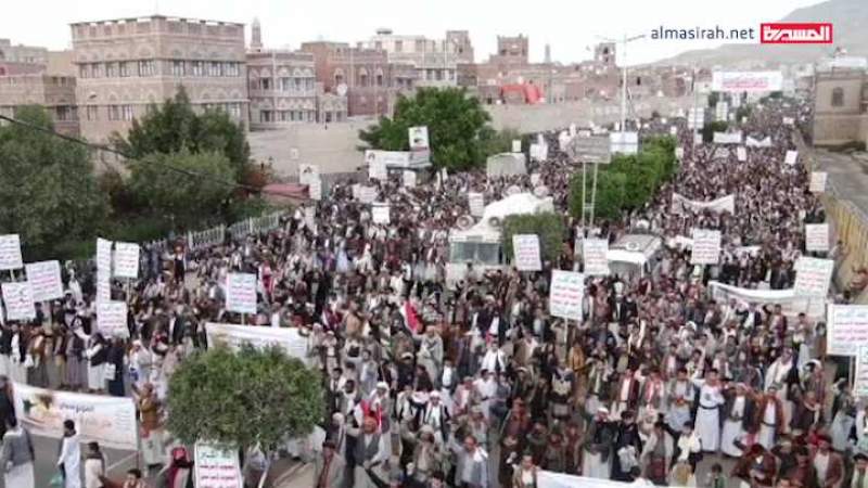 العاصمة صنعاء تشهد حشدًا جماهيريًا كبيرًا رفضًا لحصار التحالف الأمريكي على الشعب اليمني  