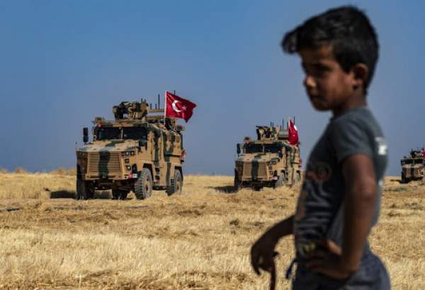 Un convoi militaire turc entre dans l