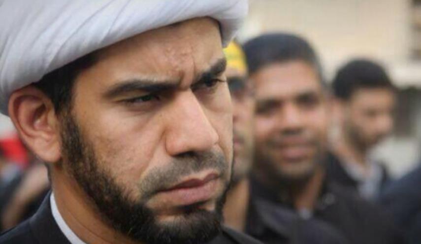 الشيخ زهير عاشور من معتقلي الرأي في البحرين يتعرض لاعتداء