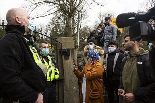 إحتجاج علی الإساءة للرسول(ص) في منطقة "یوركشایر" غربی إنجلترا