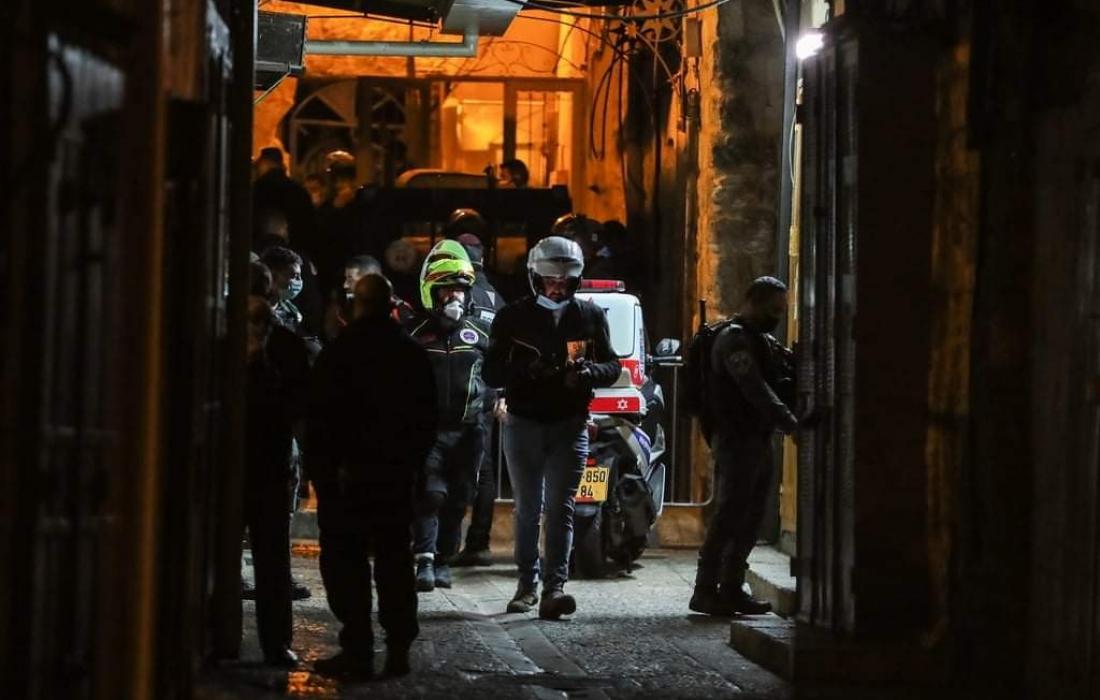 الإحتلال يعتدي مجدداً المصلين في القدس ويقيم حفلة في المسجد الإبراهيمي