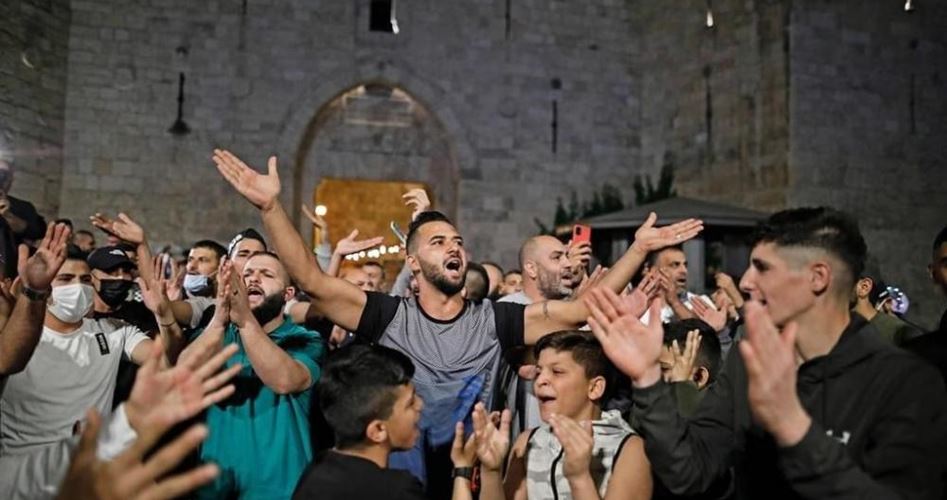 الاحتلال يقمع احتفالات الفلسطينيين بإزالة الحواجز  