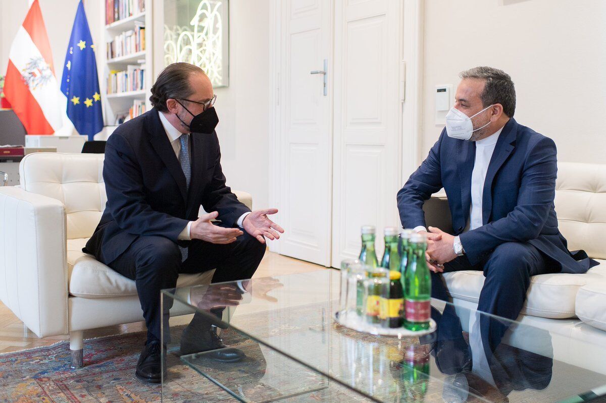 عراقجي يتباحث مع وزير الخارجية النمساوي حول المفاوضات النووية