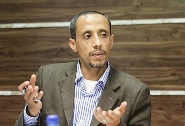 الناشط اليمني صادق الشرفي