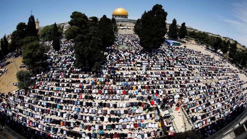 حضور 70 هزار فلسطینی در نماز جمعه آخرین جمعه ماه مبارک رمضان در مسجد الاقصی  