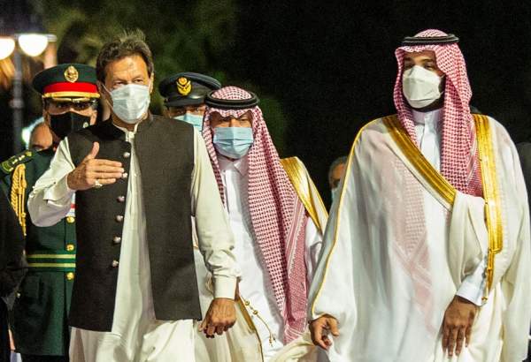پاکستانی وزیر اعظم کا ولی عہد شہزادہ محمد بن سلمان کی دعوت پر دورہ