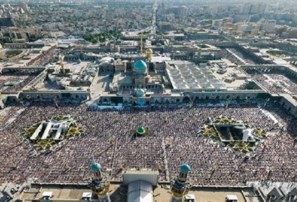 ایران اور دنیا کے بیشتر ملکوں کےمسلمان عوام آج عیدالفطر منا رہے ہیں