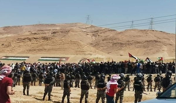 آلاف الأردنيين يزحفون إلى الحدود مع فلسطين نصرة للقدس