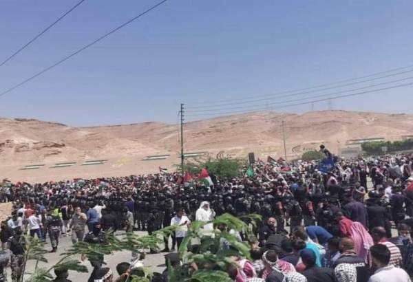 ادامه تجمع مردم اردن در مرز با کرانه باختری