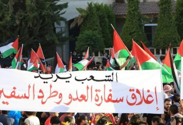 اردنی ها برای هفتمین روز متوالی مقابل سفارت رژیم صهیونیستی تظاهرات کردند