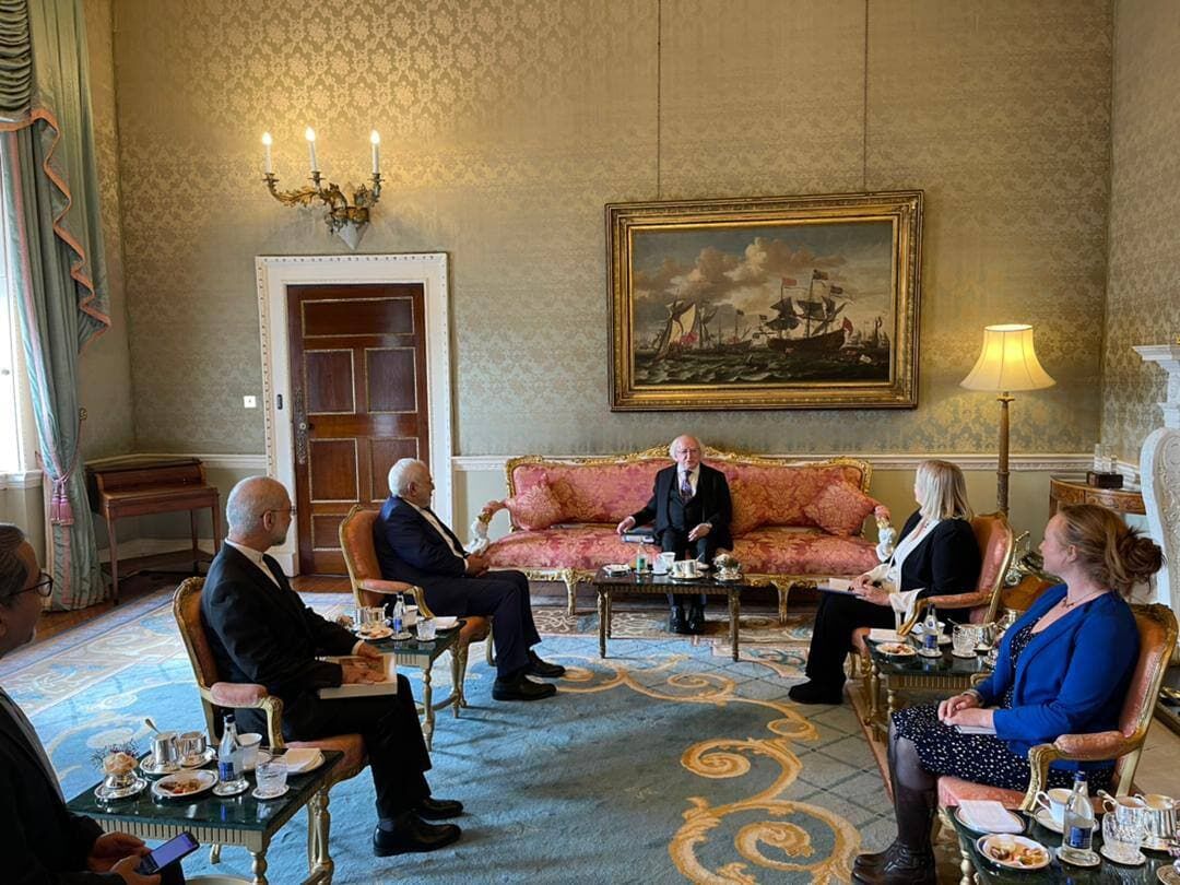 ظريف يلتقي الرئيس الايرلندي في دبلن