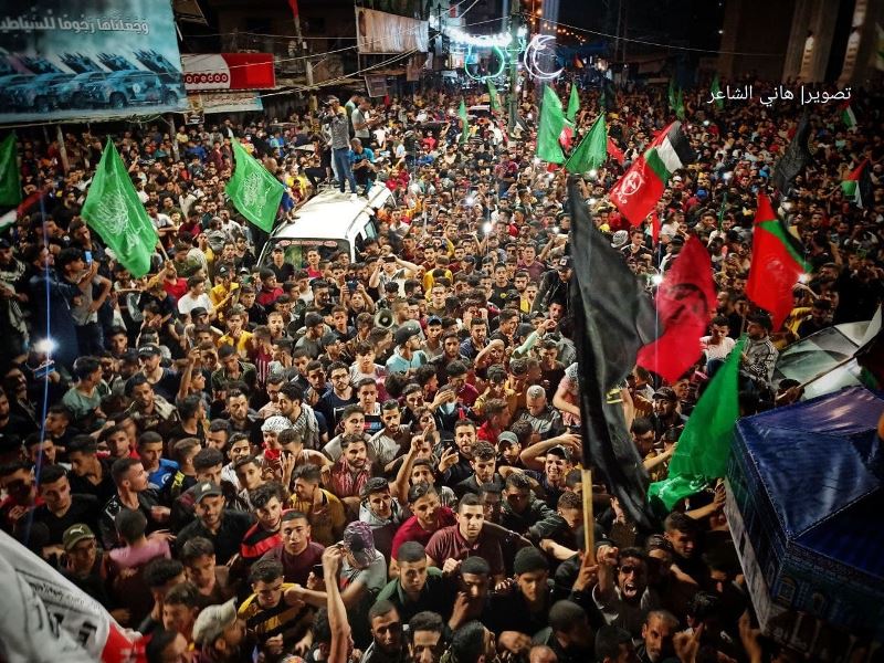 احتفالات ومسيرات شعبية تعم الأراضي الفلسطينية ابتهاجا بنصر المقاومة في معركة سيف القدس  