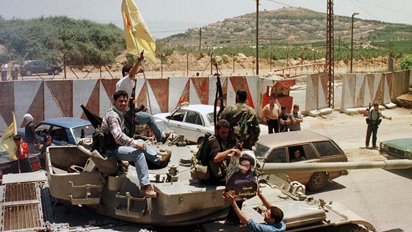 الرابع والعشرون من ايار عام الفين: جنود الاحتلال يندحرون عن لبنان ويقفلون بوابة فاطمة خلفهم