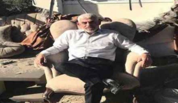 صورة "السنوار" جالسا على أنقاض مكتبه تثير ضجة في الكيان الإسرائيلي