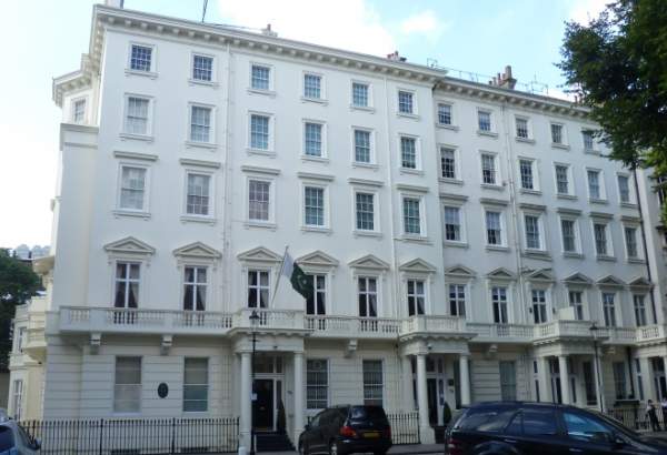 لندن:انتہا پسند تنظیم سے وابستہ افراد کا پاکستانی سفارتخانے پر دھاوا