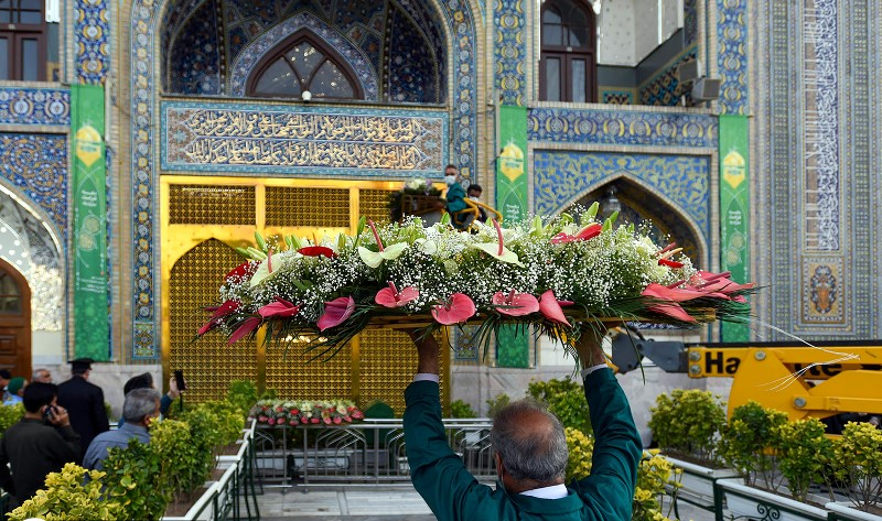 أصحاب مزارع الورود يهدون 350 ألف زهرة لتزيين مرقد الإمام الرضا