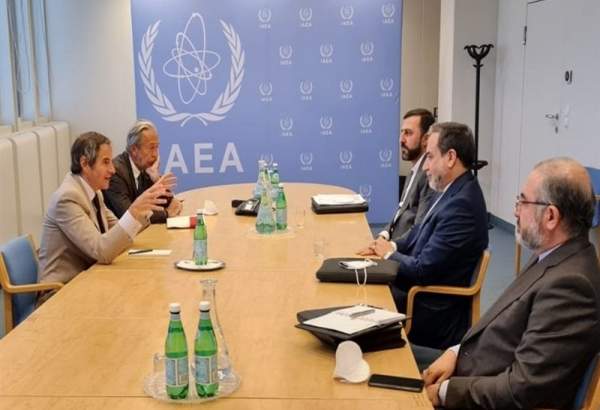 عراقچی و مدیرکل آژانس بین‌المللی انرژی اتمی در وین دیدار و گفتگو کردند