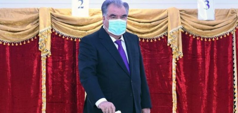 رئيس جمهورية طاجيكستان يهنئ اية الله رئيسي على فوزه في الانتخابات