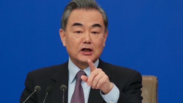 وزير الخارجية الصيني يدعو أمريكا للعودة إلى الاتفاق النووي