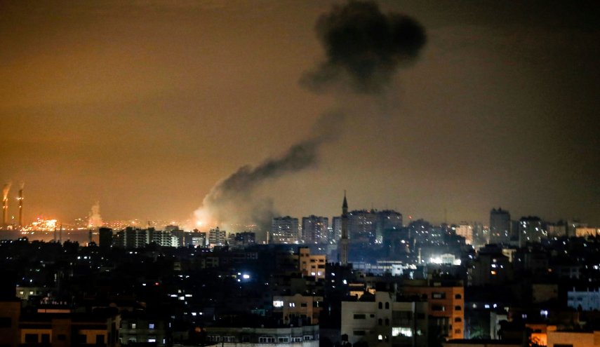 الاحتلال يشن مساء الاحد غارات جوية على قطاع غزة