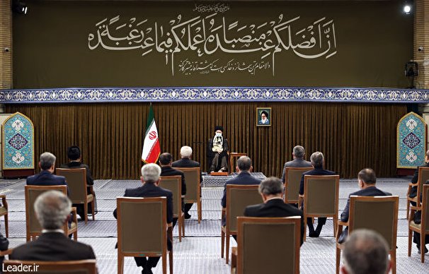 الامام الخامنئي يستقبل رئيس الجمهورية و اعضاء مجلس الوزراء