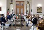تاکید ظریف بر ارتقای روابط ایران و عمان در دولت سیزدهم