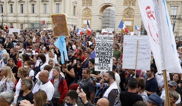 اكثر من ربع مليون فرنسي يحتجون ضد التطعيم الإجباري