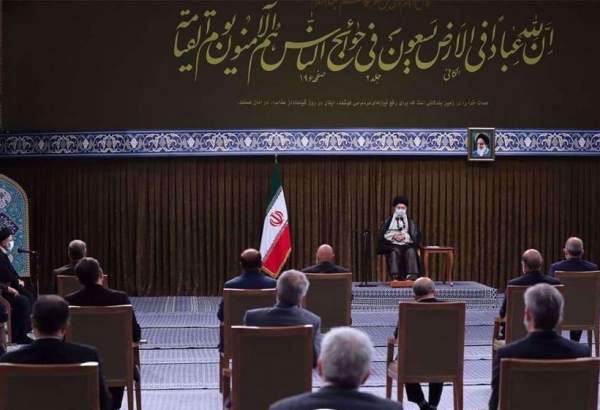 Supreme Leader meets with President Raeisi, new cabinet