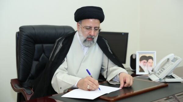 الرئيس الايراني يعزي بوفاة آیة الله "عبد الامیر قبلان"