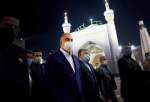 Iraqi Prime Minister visits holy shrine of Imam Reza (AS)  