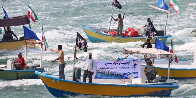 استعراض القوات البحرية المسلحة للتعبئة (بسيج) في مياه الخليج الفارسي  