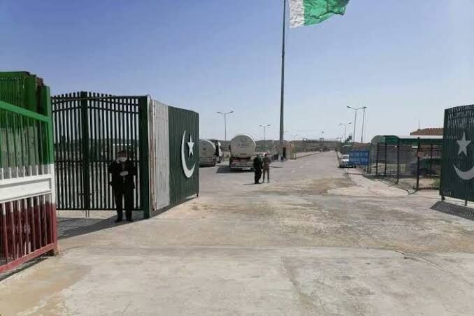 مرز ایران و پاکستان برای آمد و رفت تجار و دانشجویان بازگشایی شد