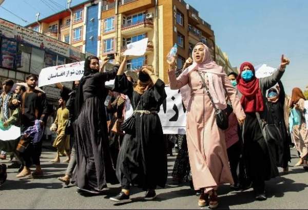 تظاهرات زنان افغان در اعتراض به محدودیت‌های طالبان