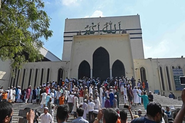سرکوب تظاهرات مسلمانان بنگلادشی معترض به هتک حرمت قرآن + عکس