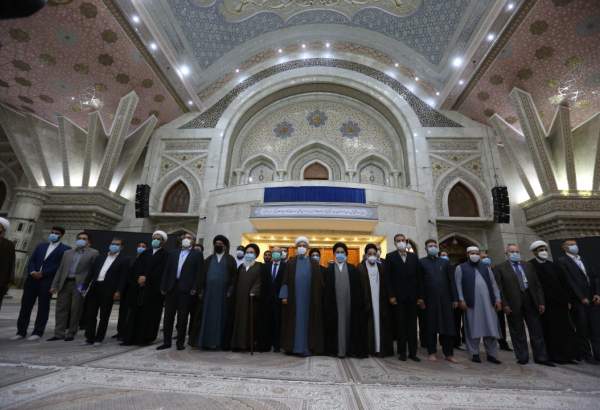 المشاركون في المؤتمر الدولي الخامس والثلاثين للوحدة الاسلامية يجددون العهد مع اهداف الامام الخميني (ره)