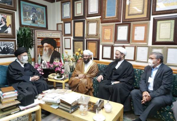 Guests to 35th Islamic Unity Conference visit Ayat. Marashi Library