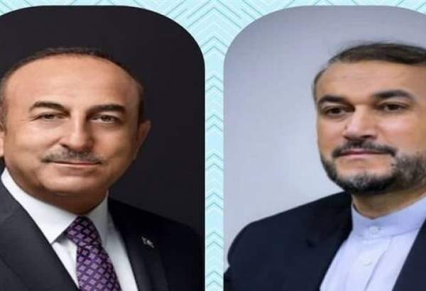 Les ministres des Affaires étrangères iranien et turc s