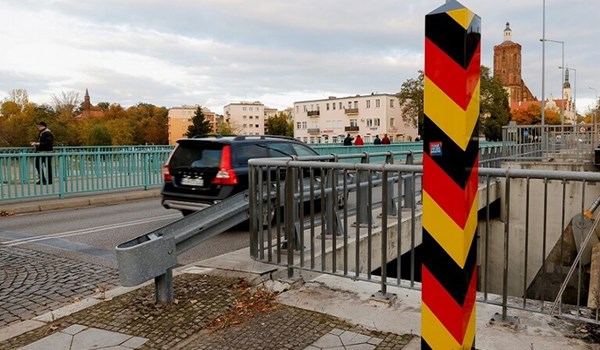نازيون جدد ألمان يتحركون لمنع وصول المهاجرين عبر الحدود البولندية
