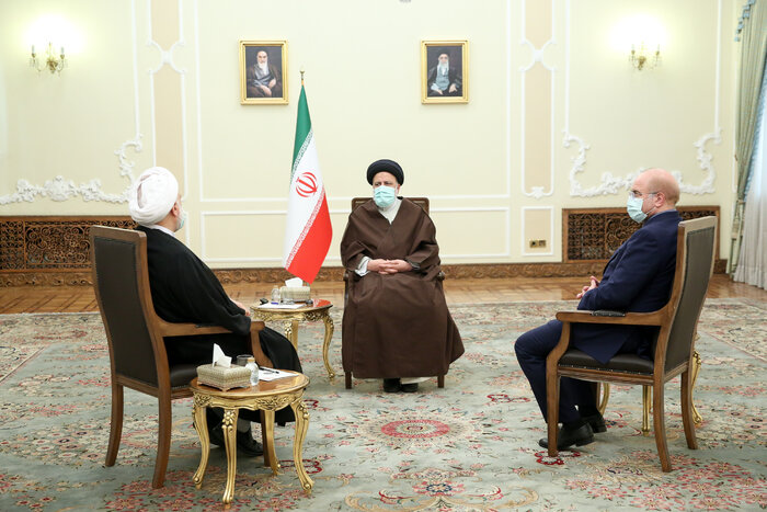 الرئيس الايراني يستضيف اجتماع رؤساء السلطات الثلاث